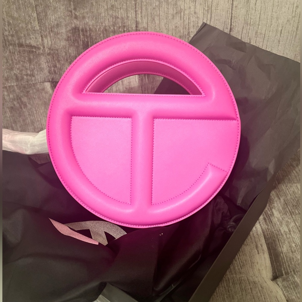 BARBIE!!!! SOLD OUT ONLINE! TELFAR CIRCLE BAG! HOT PINK #barbie